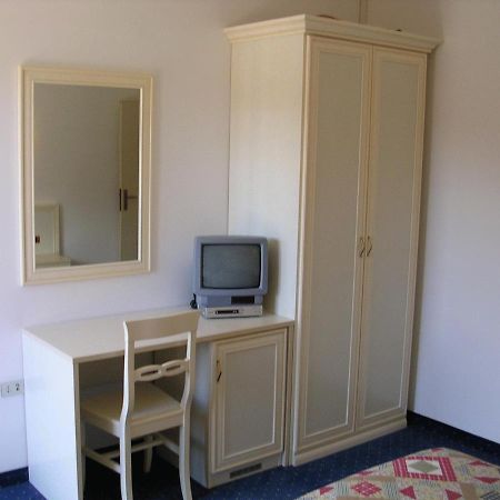 Hotel Rosalpina Riva del Garda Bagian luar foto