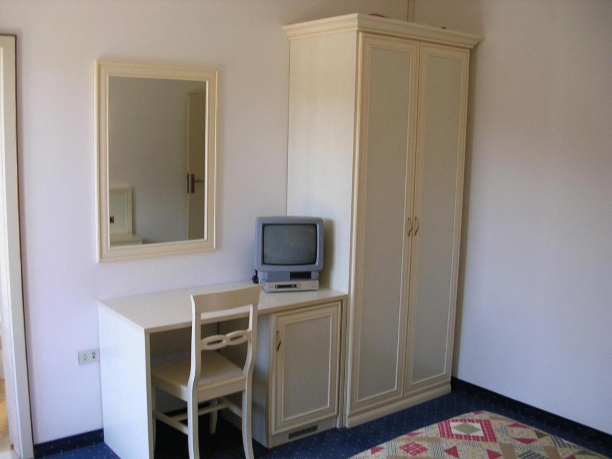 Hotel Rosalpina Riva del Garda Bagian luar foto