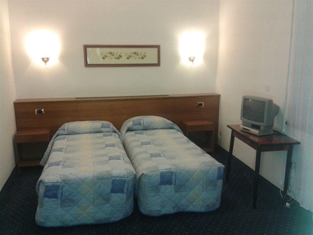Hotel Rosalpina Riva del Garda Bagian luar foto