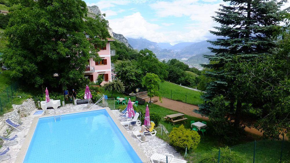 Hotel Rosalpina Riva del Garda Bagian luar foto