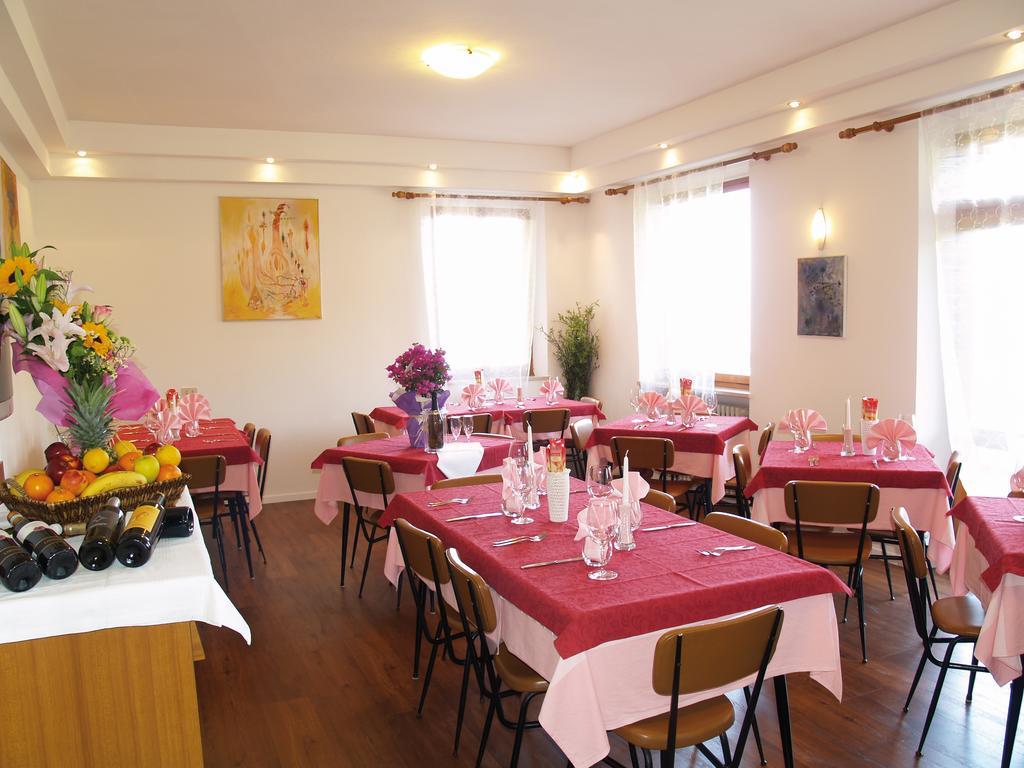 Hotel Rosalpina Riva del Garda Bagian luar foto