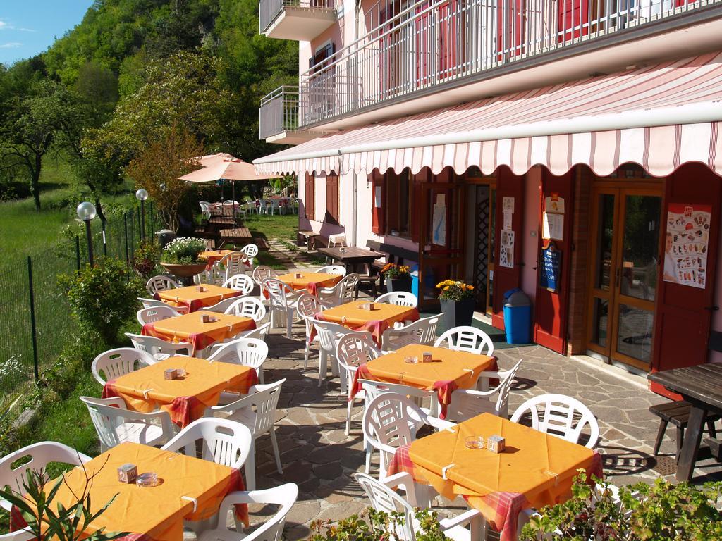 Hotel Rosalpina Riva del Garda Bagian luar foto