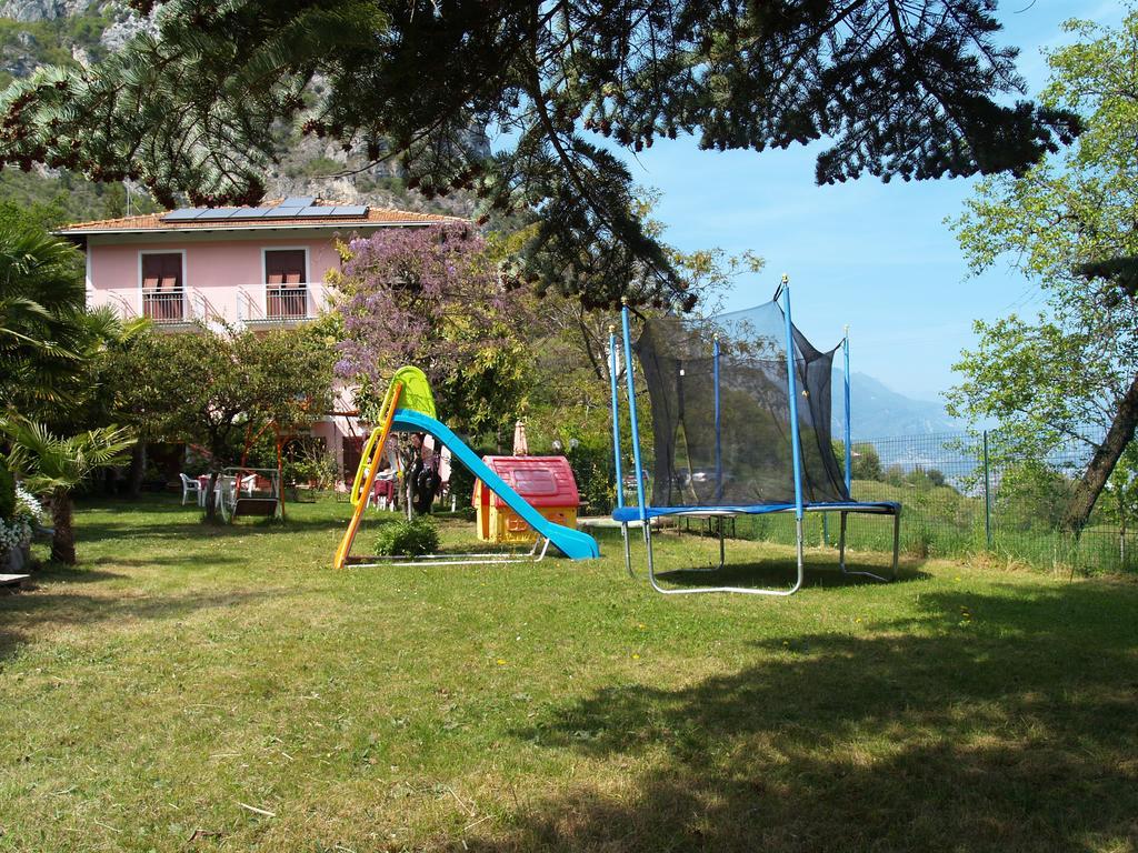 Hotel Rosalpina Riva del Garda Bagian luar foto