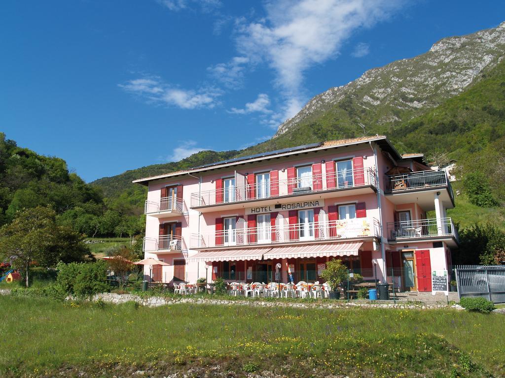 Hotel Rosalpina Riva del Garda Bagian luar foto