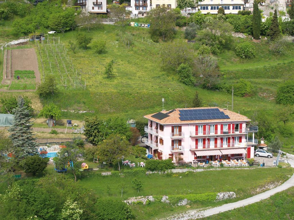 Hotel Rosalpina Riva del Garda Bagian luar foto