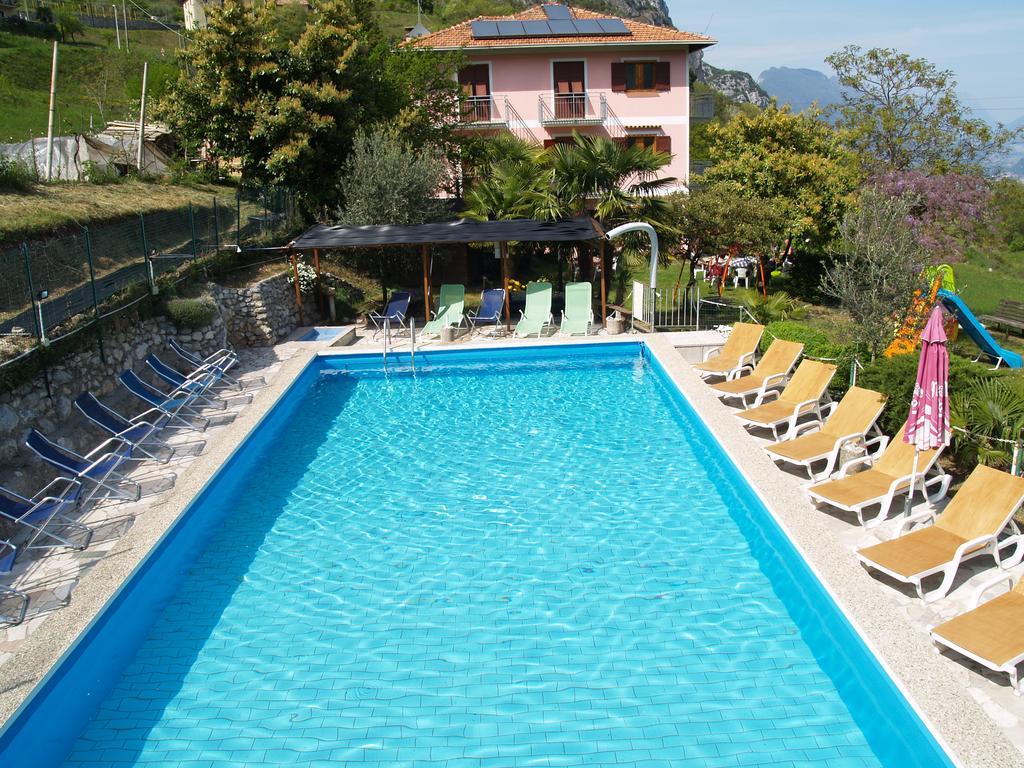 Hotel Rosalpina Riva del Garda Bagian luar foto