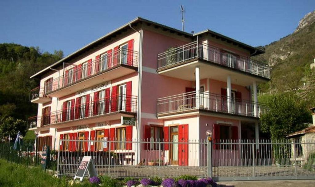 Hotel Rosalpina Riva del Garda Bagian luar foto